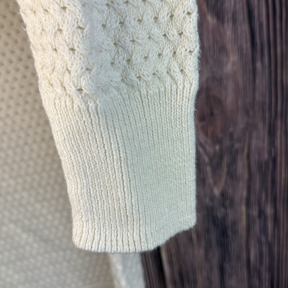 AEO- Cream Colored Sweater- Size Med - Picture 4 of 10
